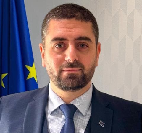 Hedi Karray headshot