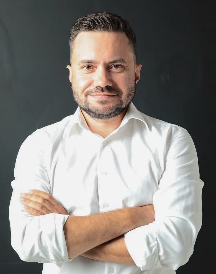 Roman Hapachylo headshot