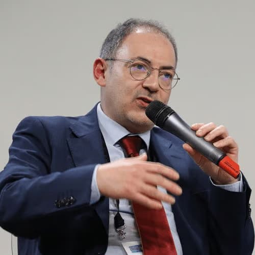 Stéphane Ouaki headshot